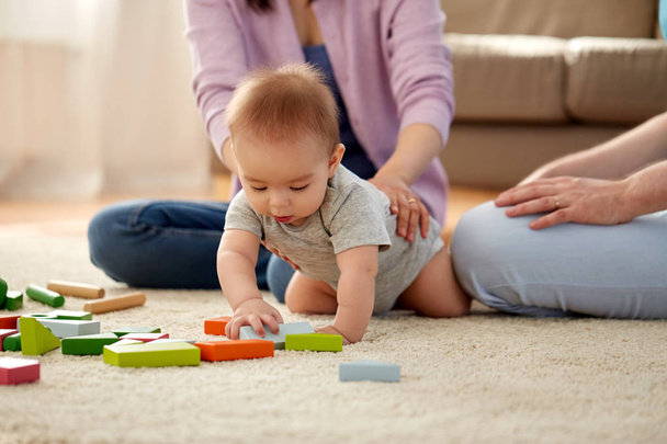 happy family with baby boy playing at home - Zdjęcie, obraz