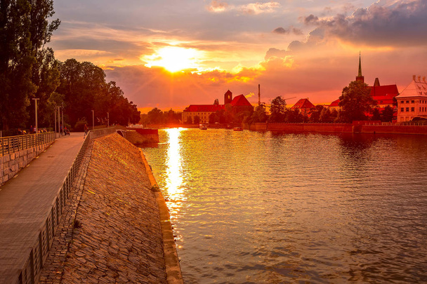 Wroclaw, Puola auringonlasku panoraama Oder joki - Valokuva, kuva