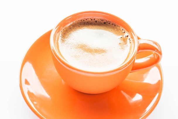 Doble toma de espresso en taza aislada sobre fondo blanco
 - Foto, imagen