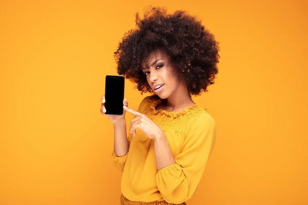 Excited afro girl with mobile phone. - Foto, afbeelding