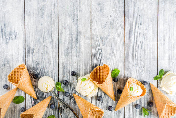Vanília fagylalt a bogyók - Fotó, kép
