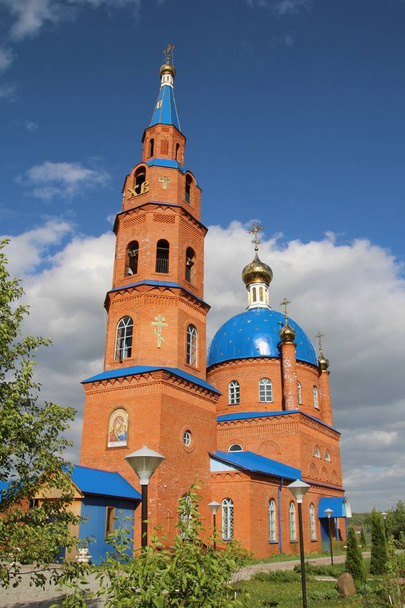 View of the Church of the Kazan Icon of the Mother of God of the village of Malye Kibechi, Chuvashia - Fotoğraf, Görsel