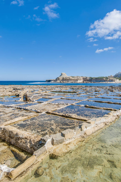 Ollas de sal cerca de Qbajjar en Gozo, Malta
. - Foto, imagen