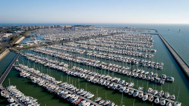 Εναέρια φωτογραφία σκαφών στο λιμάνι, Λα Ροσέλ, Γαλλία - Φωτογραφία, εικόνα