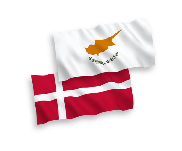 Dánia és Ciprus zászlói fehér alapon - Vektor, kép