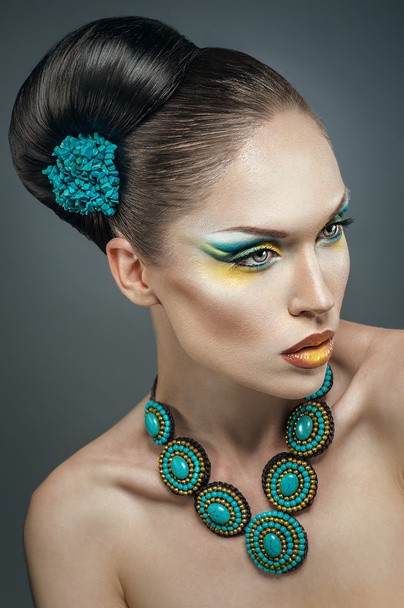 Beautiful woman with turquoise jewelry - Foto, immagini