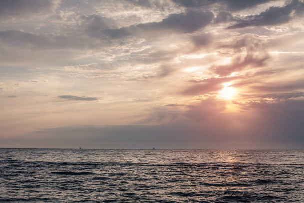 Panorama of beautiful sunset on the ocean. - Foto, Imagen