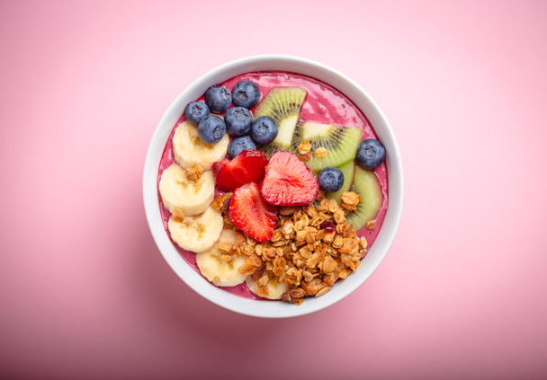 Healthy acai smoothie bowl - 写真・画像