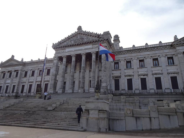 Pałac ustawodawczy jest siedzibą władzy ustawodawczej Urugwaju. - Zdjęcie, obraz
