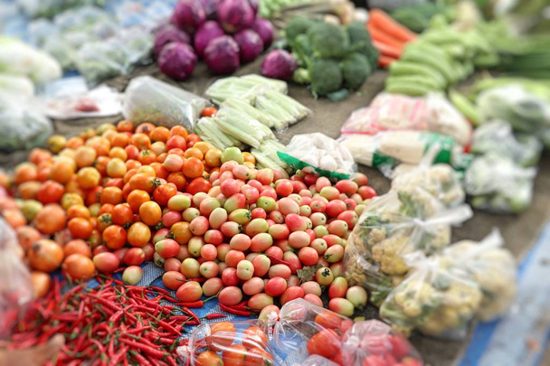 Καταστήματα που πωλούν λαχανικά στην αγορά - Φωτογραφία, εικόνα