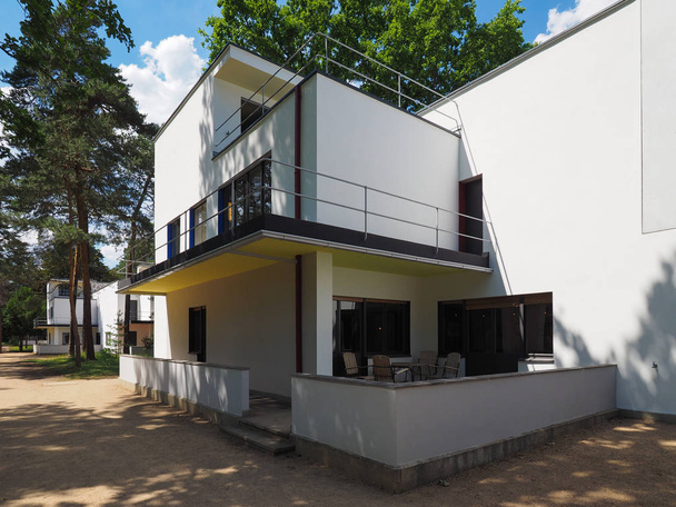 Bauhaus Meisterhaeuser à Dessau
 - Photo, image