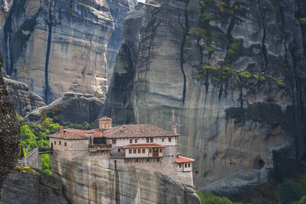 Monasterio de Roussanou en el valle de Meteora - Foto, imagen