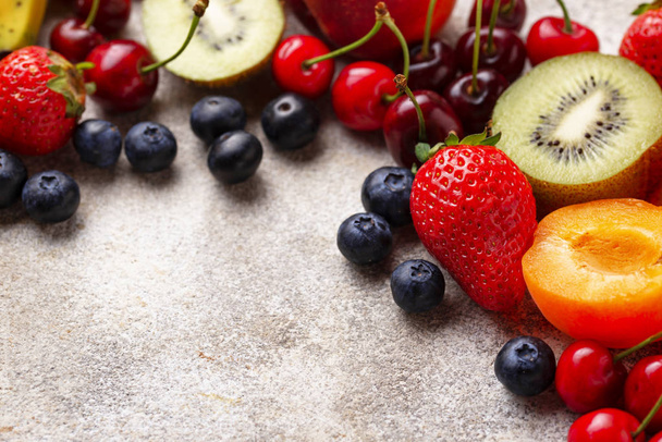 Fruits and berries summer background - Foto, imagen