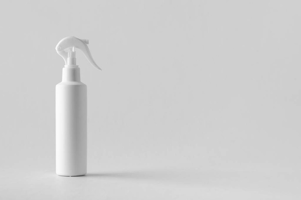 White cosmetic trigger sprayer bottle mockup. - 写真・画像
