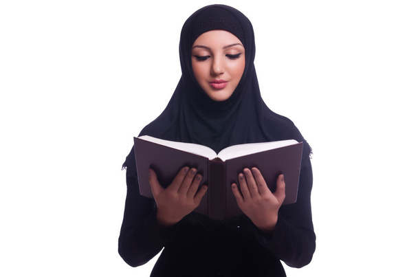 Muzułmańska młoda kobieta w hidżabie na białym - Zdjęcie, obraz