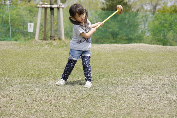 Japanese girl playing with putting golf (4 years old) - Photo, Image