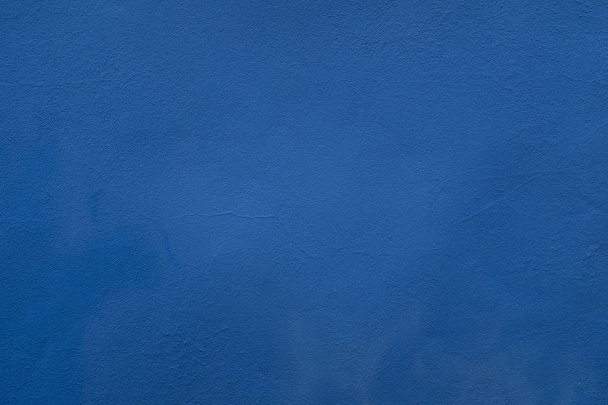 Uma foto de close-up de uma parede exterior texturizada pintada de azul, superfície com estuque daub, ótimo para fundo
 - Foto, Imagem
