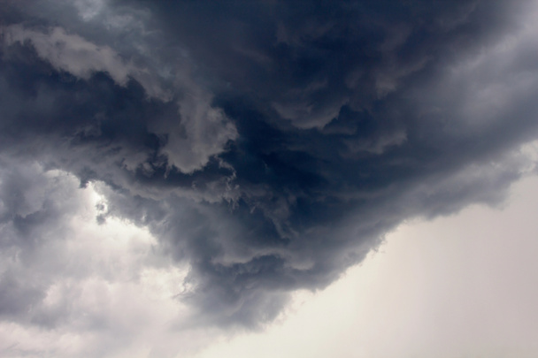 Nubes de tormenta
 - Foto, imagen