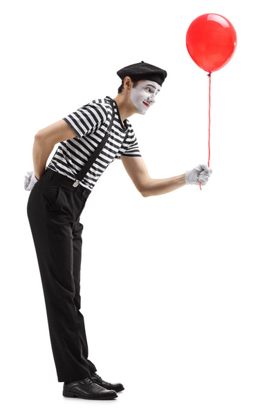 Mime giving a red balloon - Zdjęcie, obraz