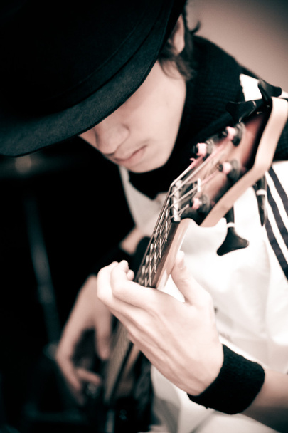 Young man with guitar - Fotoğraf, Görsel