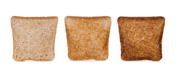 trzy plasterki toast chleb na białym tle na białym tle. - Zdjęcie, obraz