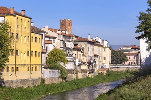 Teil von Vicenza. Vicenza ist eine kosmopolitische Stadt in Italien - Foto, Bild