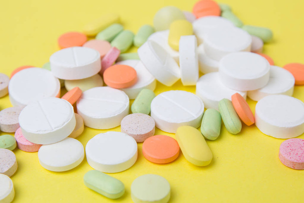 medicines pills, drugs and antibiotics on a yellow background - Fotografie, Obrázek