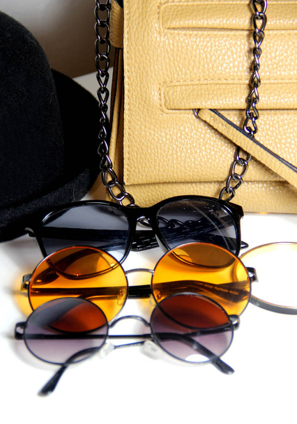 Mezcla de accesorios y gafas de sol
  - Foto, Imagen