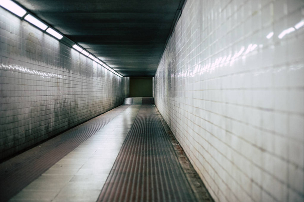 Corredor escuro túnel corredor assustador
 - Foto, Imagem