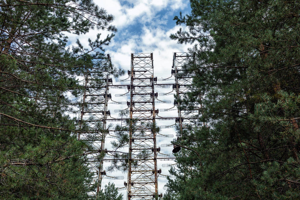 Duga-były radziecki system radarowy over-the-Horizon w strefie alienacji w Czarnobylu - Zdjęcie, obraz