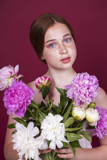 Portrait close up of young beautiful girl - Foto, immagini