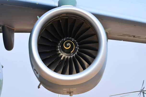 Repülőgép-turbina részletesen. Ventilátor-és kúp rendszer. - Fotó, kép