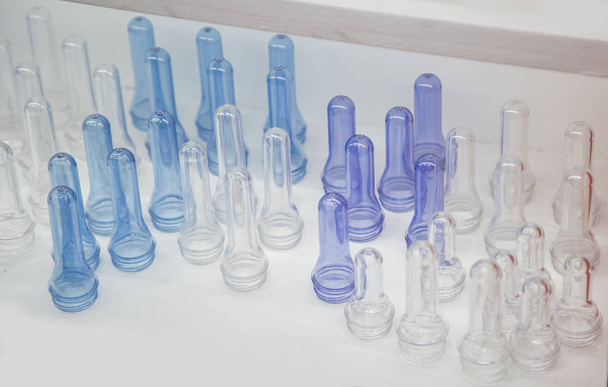 materie prime Bottiglia di plastica soffiatrice
 - Foto, immagini