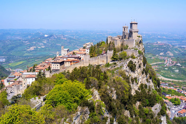Ciudad vieja de San Marino, República de San Marino
 - Foto, Imagen