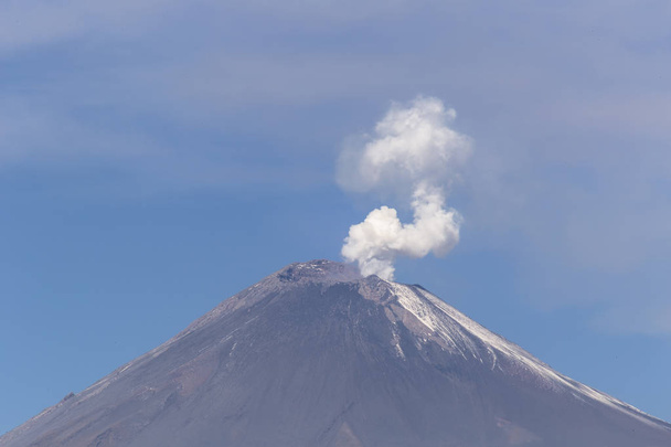 Aktiivinen Popocatepetl tulivuori Meksikossa - Valokuva, kuva