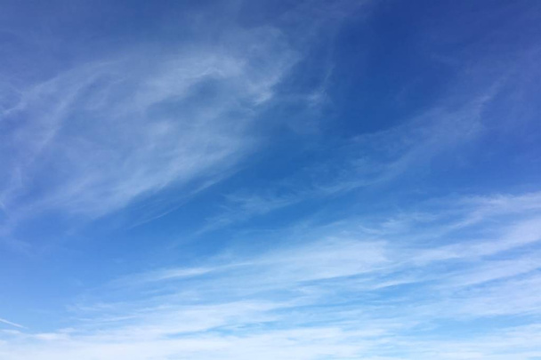 nubes, fondo azul cielo. cielo azul nube
. - Foto, imagen