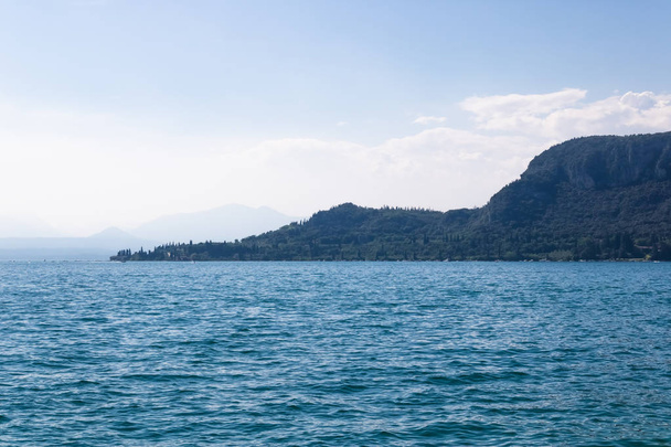 Blick auf den Gardasee im Sommer, bardolino, italien - image - Foto, Bild