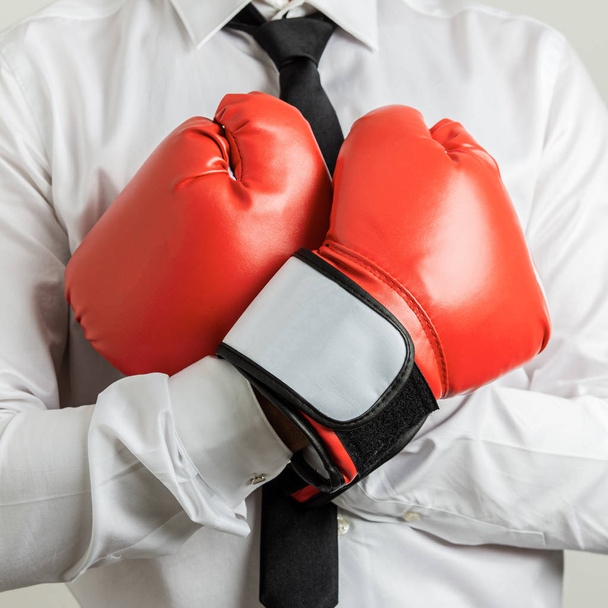 Businessman wearing red boxing gloves - Foto, afbeelding