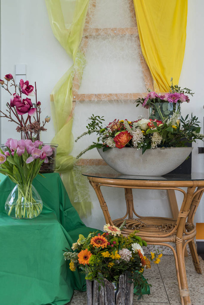 креативно оформленный цветочный декор - украшение комнаты
 - Фото, изображение