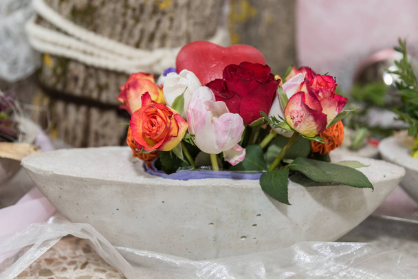 arranjo de flores artesanais com concreto
 - Foto, Imagem