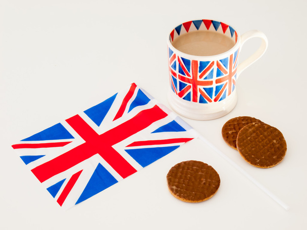 filiżanka angielskiej herbaty i czekolady herbatniki z flagą - Zdjęcie, obraz