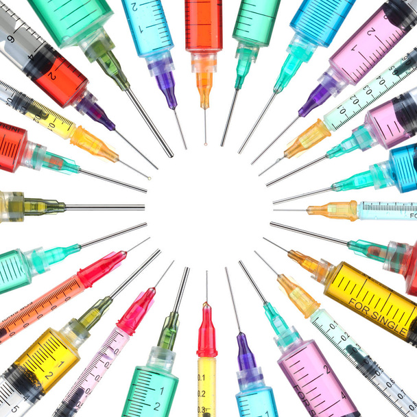Kruh jasně barevných injekčních stříkaček - Fotografie, Obrázek