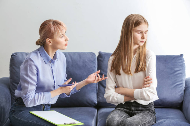 Female psychologist working with teenage girl in office - Foto, imagen