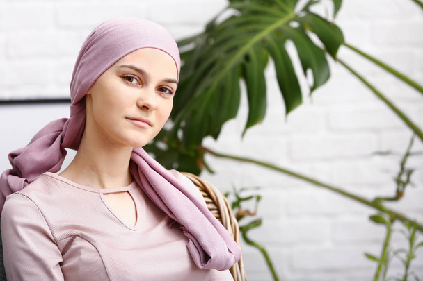Woman after chemotherapy at home - Foto, afbeelding