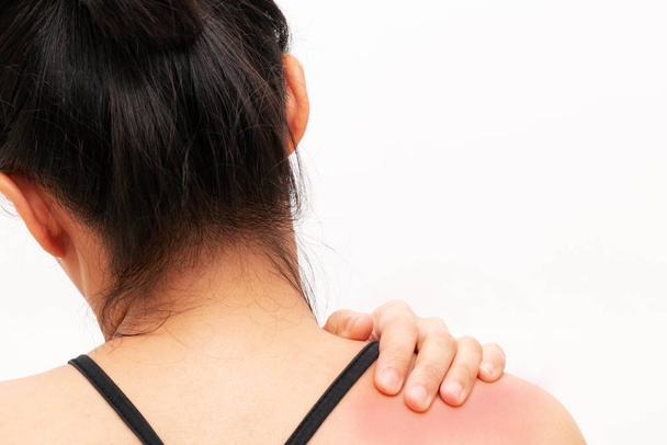 jeunes femmes douleur au cou et à l'épaule blessure, soins de santé et concept médical - Photo, image