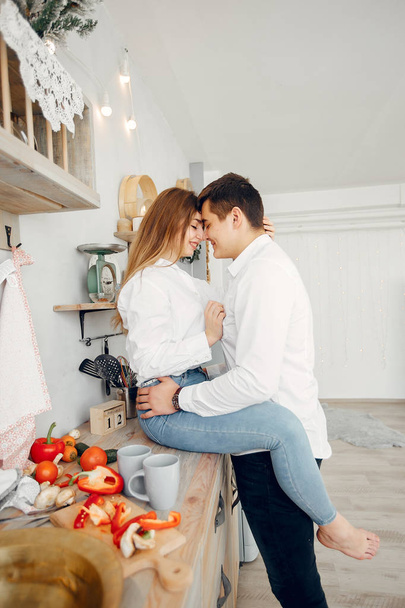 Beautiful couple prepare food in a kitchen - Foto, afbeelding