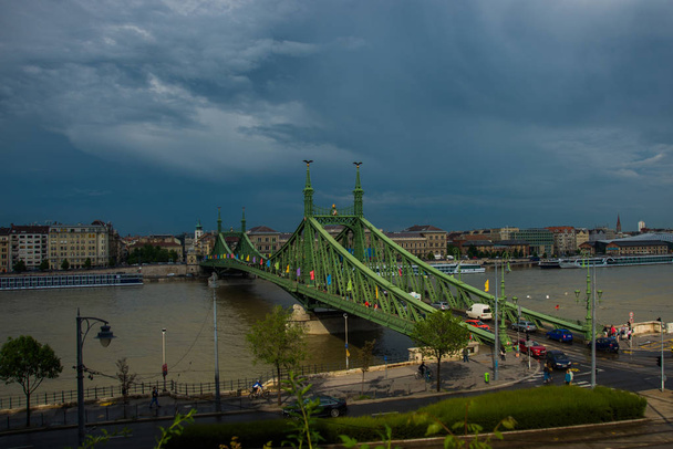 Budapest, Hungary: Liberty bridge over the Danube river in the Hungarian capital Budapest - Фото, зображення