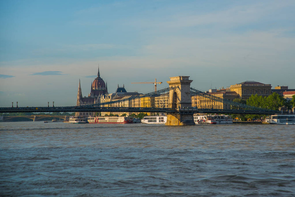 Budapest, Hungary: Beautiful landscape on the Parliament building, the chain bridge and the Danube river. View of the city from the top of hill. - Zdjęcie, obraz