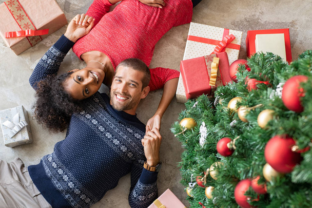 Multiethnic couple with christmas presents - Photo, image