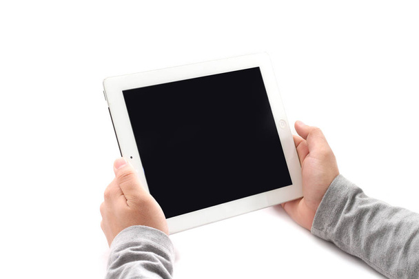Bild eines Menschen, der an einem Tablet arbeitet. isoliert auf weißem Hintergrund. - Foto, Bild